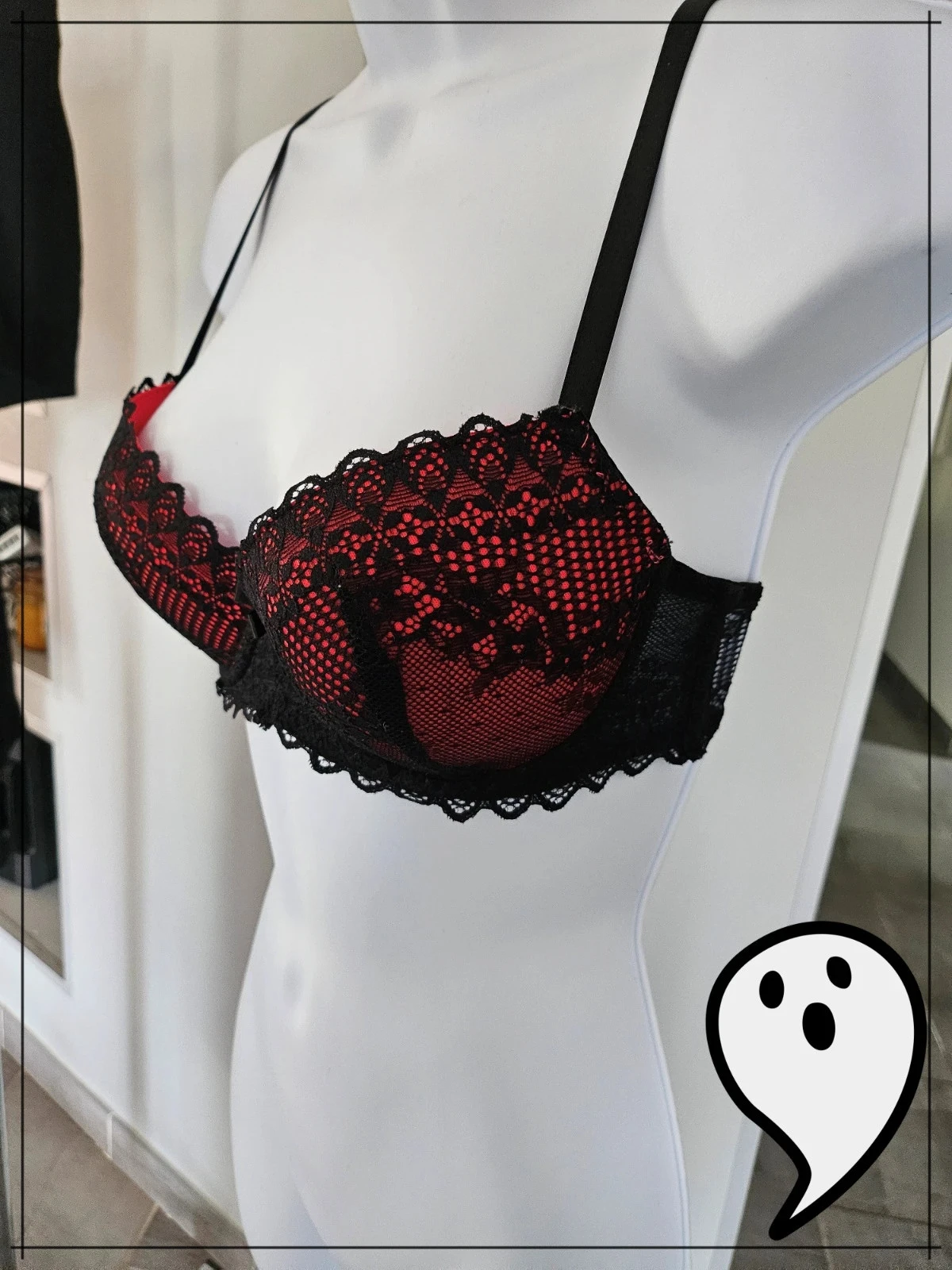 jolie soutien gorge manoukian noir et rouge gothic goth